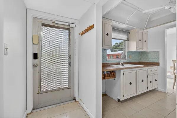 Property Slideshow image 2 of 33 | 26 golfs edge f, West Palm Beach, FL, 33417