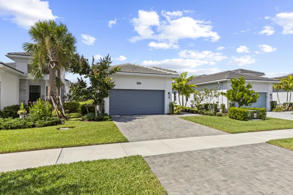Property Slideshow image 2 of 38 | 15860 key biscayne ln, Loxahatchee, FL, 33470