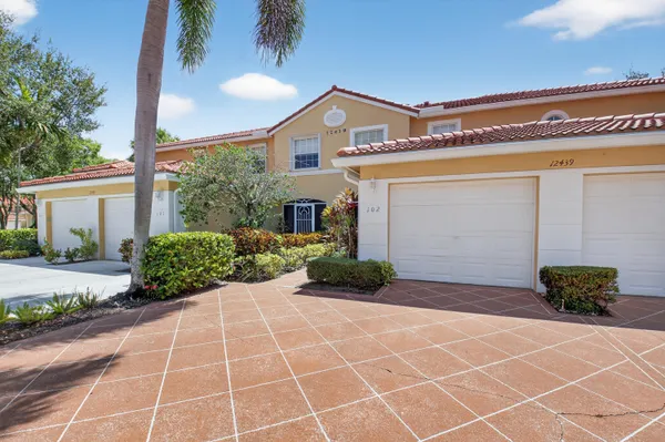 Property Slideshow image 2 of 86 | 12439 crystal pointe dr 102, Boynton Beach, FL, 33437