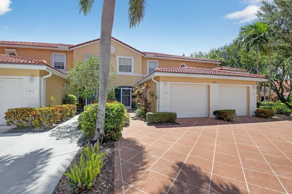 Property Slideshow image 3 of 86 | 12439 crystal pointe dr 102, Boynton Beach, FL, 33437