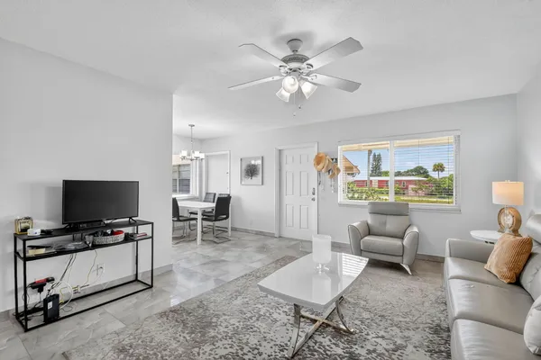 Property Slideshow image 3 of 29 | 16 waltham a, West Palm Beach, FL, 33417