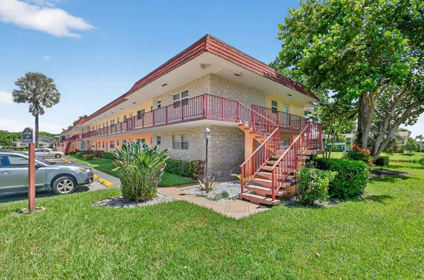 Property Slideshow image 2 of 40 | 203 oxford 100, West Palm Beach, FL, 33417