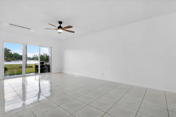 Property Slideshow image 3 of 17 | 1001 n riverside dr 104, Pompano Beach, FL, 33062