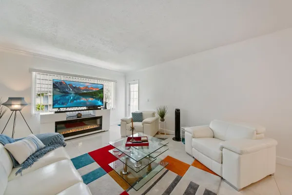 Property Slideshow image 2 of 42 | 2581 garden dr 206, Lake Worth, FL, 33461