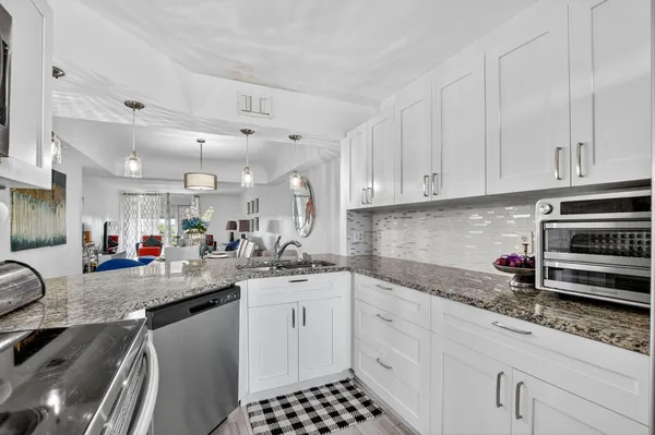 Property Slideshow image 3 of 30 | 23277 barwood ln 403, Boca Raton, FL, 33428