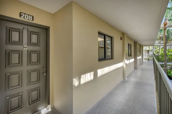 Property Slideshow image 3 of 49 | 5340 las verdes cir 208, Delray Beach, FL, 33484