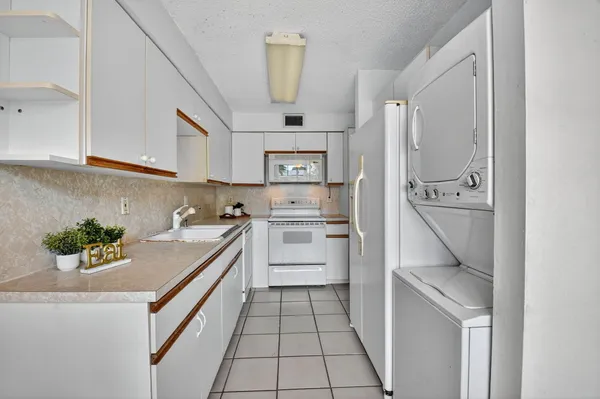 Property Slideshow image 2 of 27 | 13682 via flora d, Delray Beach, FL, 33484