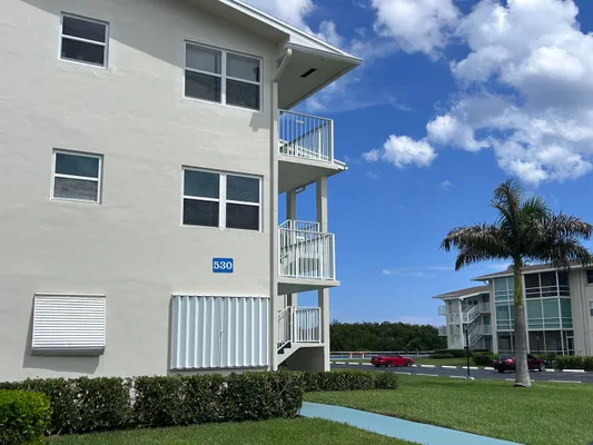 Property Slideshow image 3 of 61 | 530 horizons 205, Boynton Beach, FL, 33435
