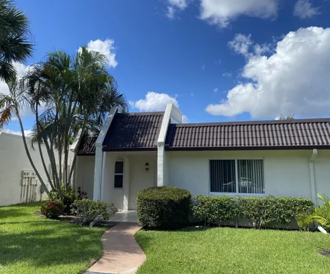 Property Slideshow image 2 of 26 | 127 lake susan dr, West Palm Beach, FL, 33411