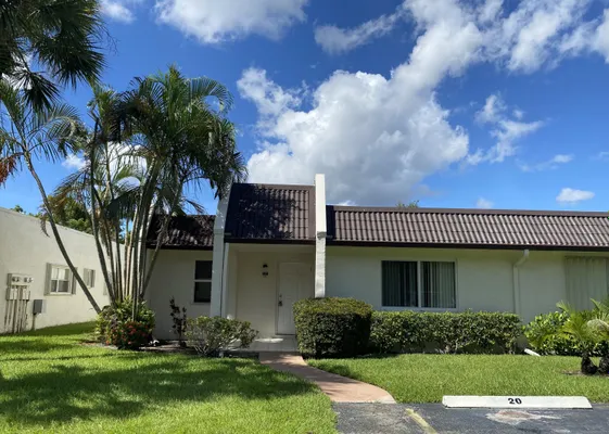 Property Slideshow image 3 of 26 | 127 lake susan dr, West Palm Beach, FL, 33411