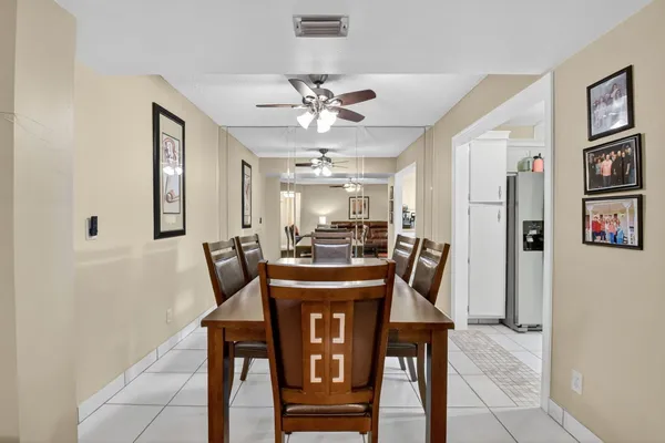 Property Slideshow image 3 of 30 | 3871 via poinciana apt 404, Lake Worth, FL, 33467