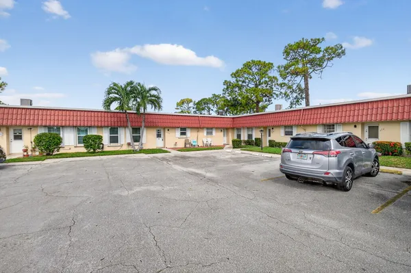 Property Slideshow image 3 of 53 | 676 laconia cr b, Lake Worth, FL, 33467