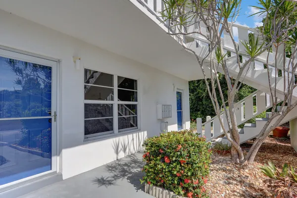 Property Slideshow image 3 of 37 | 2929 se ocean blvd e1, Stuart, FL, 34996
