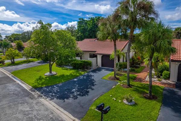 Property Slideshow image 2 of 51 | 8008 eastlake dr # 12-a, Boca Raton, FL, 33433