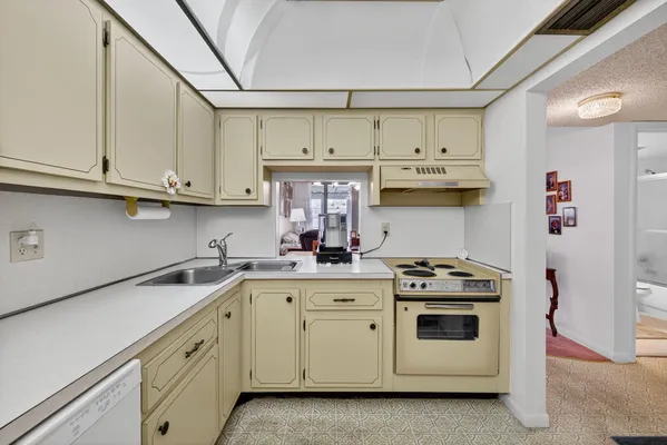 Property Slideshow image 3 of 25 | 6020 nw 64th ave 211, Tamarac, FL, 33319