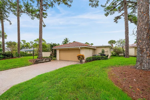 Property Slideshow image 3 of 67 | 6 woods ln 60, Boynton Beach, FL, 33436