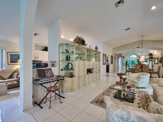 Property Slideshow image 3 of 25 | 9758 harbour lake cir, Boynton Beach, FL, 33437