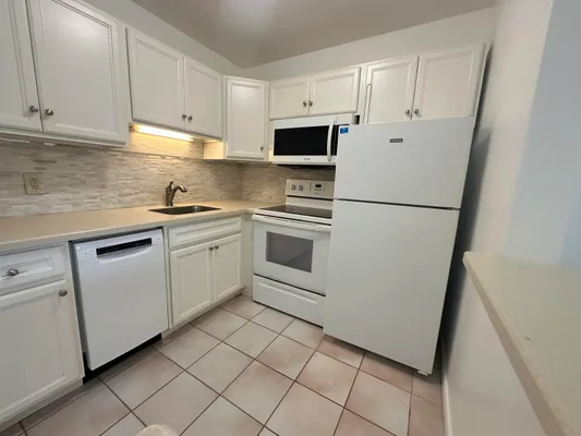 Property Slideshow image 3 of 31 | 377 windsor q, West Palm Beach, FL, 33417
