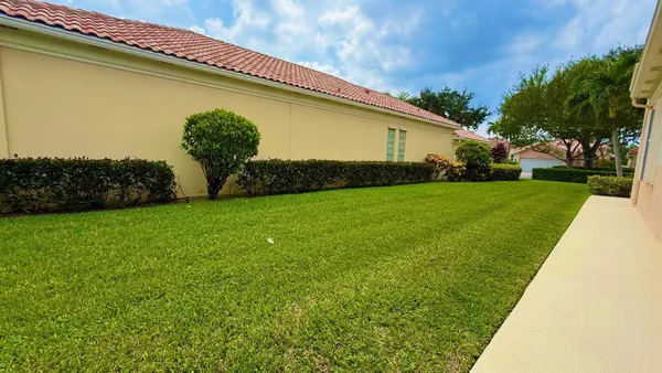 Property Slideshow image 2 of 64 | 2706 james river rd, West Palm Beach, FL, 33411