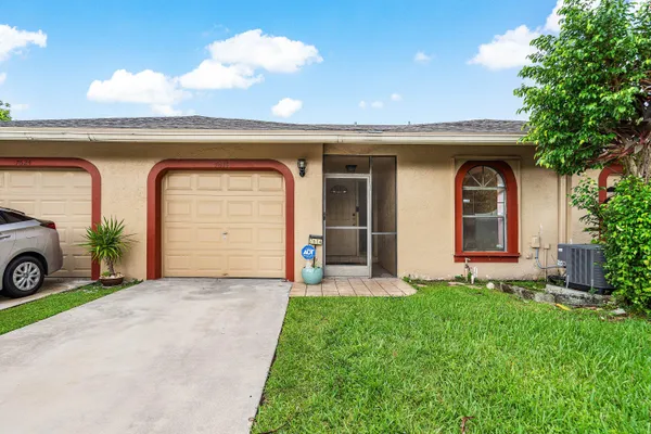 Property Slideshow image 2 of 42 | 7614 nw 99th ave, Tamarac, FL, 33321