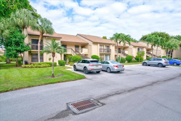 Property Slideshow image 2 of 39 | 5121 oak hill ln 423, Delray Beach, FL, 33484