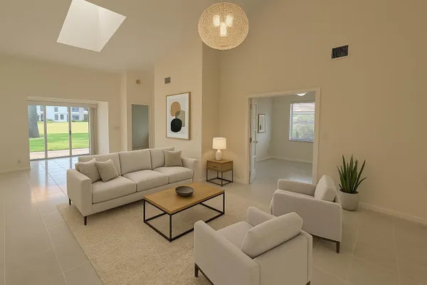 Property Slideshow image 2 of 25 | 5622 royal lake cir, Boynton Beach, FL, 33437