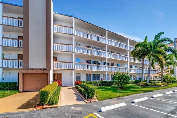 Property Slideshow image 3 of 82 | 2026 cornwall b, Boca Raton, FL, 33434