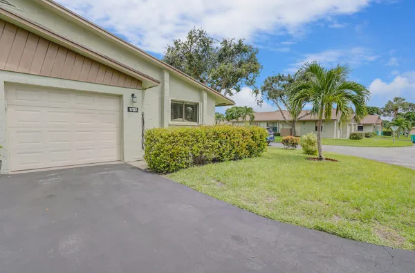 Property Slideshow image 2 of 32 | 1737 palmland dr, Boynton Beach, FL, 33436