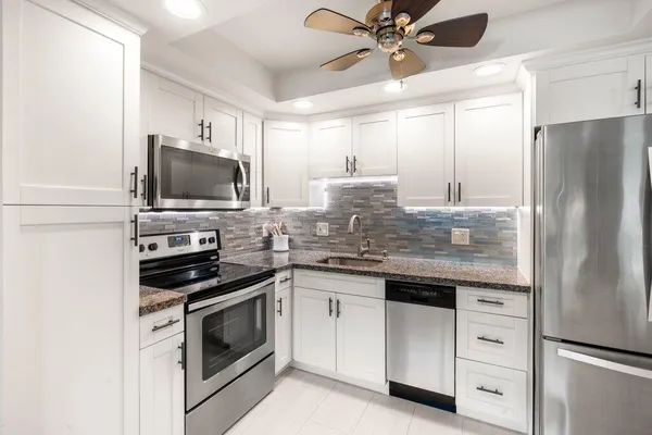 Property Slideshow image 2 of 22 | 10 farnham a # 10, Deerfield Beach, FL, 33442