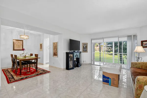 Property Slideshow image 2 of 46 | 3810 via poinciana apt 206, Lake Worth, FL, 33467