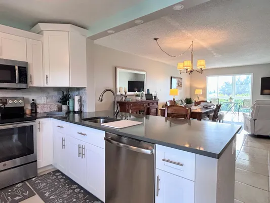 Property Slideshow image 2 of 46 | 2520 ne 1st ct apt 408, Boynton Beach, FL, 33435