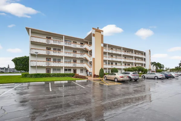 Property Slideshow image 2 of 20 | 2020 cornwall a, Boca Raton, FL, 33434