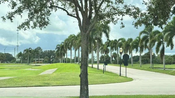 Property Slideshow image 3 of 23 | 16 plantation dr 105, Vero Beach, FL, 32966