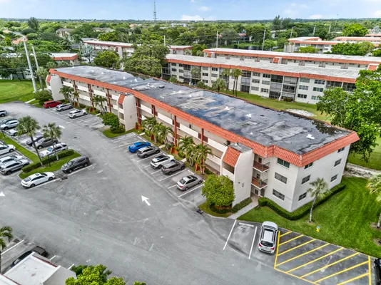 Property Slideshow image 2 of 43 | 681 s hollybrook dr 302, Pembroke Pines, FL, 33025