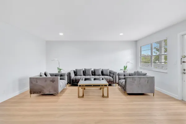 Property Slideshow image 2 of 100 | 2005 newport g, Deerfield Beach, FL, 33442