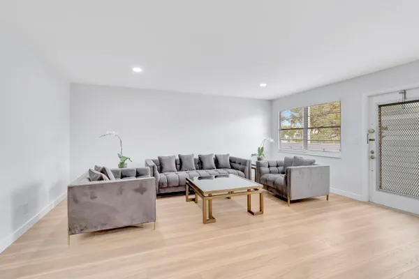 Property Slideshow image 3 of 100 | 2005 newport g, Deerfield Beach, FL, 33442