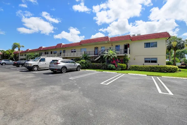 Property Slideshow image 3 of 30 | 5 abbey ln apt 108, Delray Beach, FL, 33446