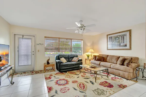 Property Slideshow image 3 of 33 | 189 coventry h, West Palm Beach, FL, 33417
