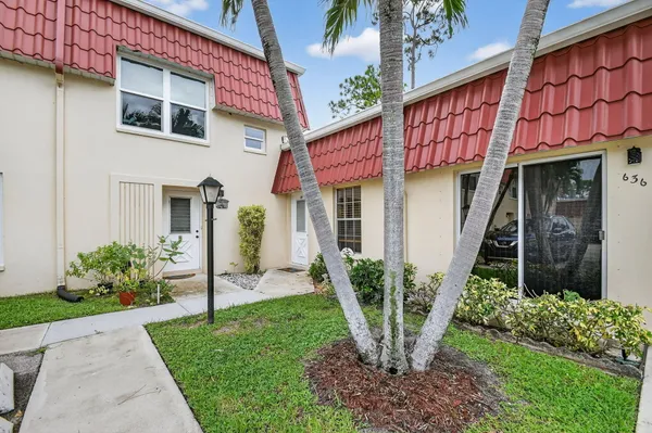 Property Slideshow image 3 of 58 | 638 marlboro oval # 638, Lake Worth, FL, 33467