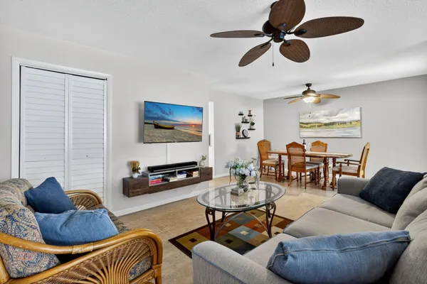Property Slideshow image 2 of 36 | 242 high point ct b, Delray Beach, FL, 33445
