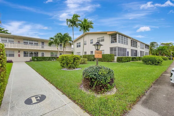 Property Slideshow image 2 of 30 | 130 cambridge f, West Palm Beach, FL, 33417