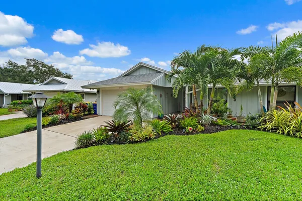 Property Slideshow image 2 of 54 | 12787 se pinehurst ct, Hobe Sound, FL, 33455