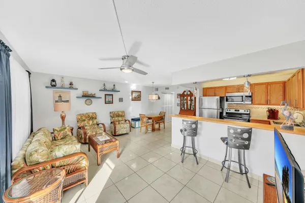 Property Slideshow image 2 of 35 | 105 oxford 100 # 105, West Palm Beach, FL, 33417