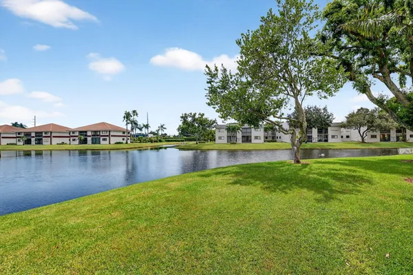 Property Slideshow image 2 of 38 | 15216 lakes of delray blvd 140, Delray Beach, FL, 33484