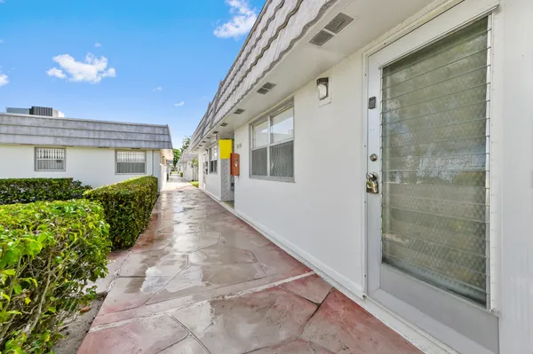 Property Slideshow image 3 of 31 | 206 valencia i, Delray Beach, FL, 33446