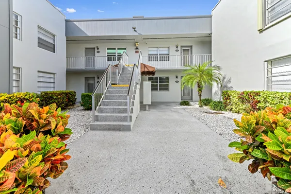 Property Slideshow image 2 of 35 | 541 capri l, Delray Beach, FL, 33484