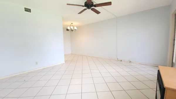 Property Slideshow image 3 of 36 | 215 canterbury j, West Palm Beach, FL, 33417