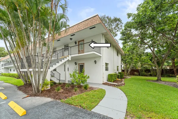 Property Slideshow image 2 of 34 | 2950 se ocean blvd 1-10, Stuart, FL, 34996
