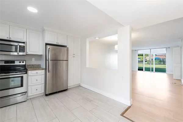 Property Slideshow image 2 of 72 | 9523 s hollybrook lake dr 107, Pembroke Pines, FL, 33025