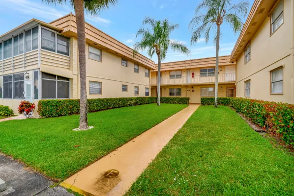 Property Slideshow image 2 of 31 | 200 saxony e unit e, Delray Beach, FL, 33446